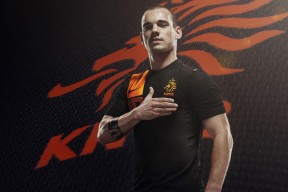 开云体育官网-曼城四强战险胜广东男篮，浓眉砍下22记关键球，全场沸腾